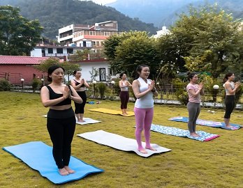 outdoor yoga raj resort rishikesh